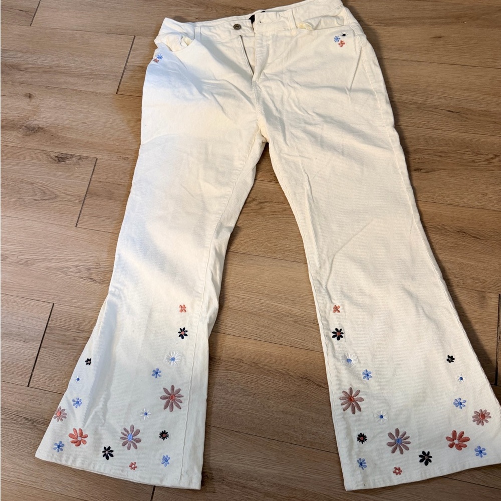 Cream High-Waist Embroidered Jeans - Picture 3 of 6